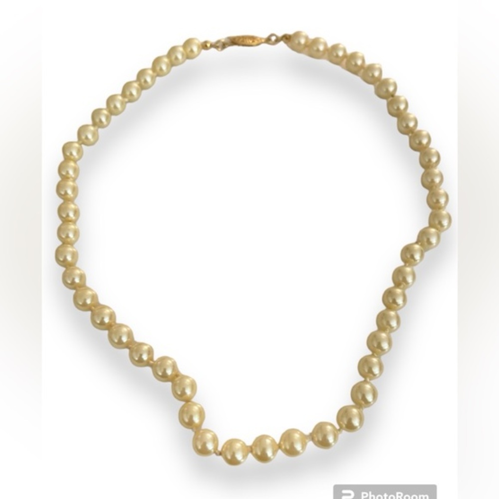 Vintage AVON Signed Classic Hand Knotted Pearl Necklace
